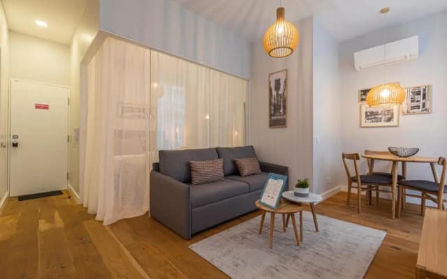 Upscale & Trendy flat in the Center - photo 2