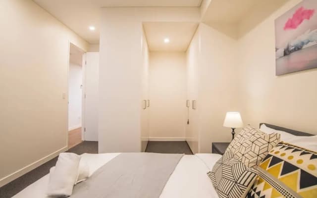 Modern 2bed2bath APT at Neutral Bayparking+wifi - photo 3