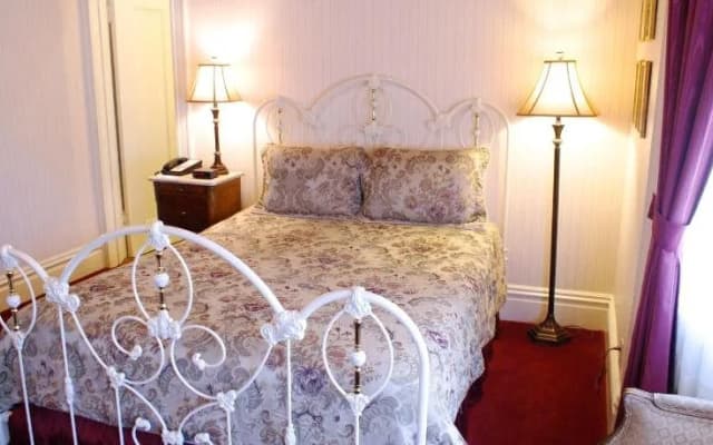 Nob Hill Inn - photo 5