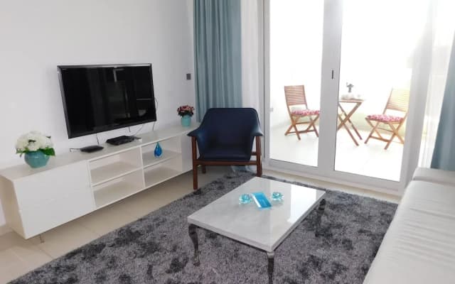 Luton Vacation Homes Royal Bay by Azizi - photo 2