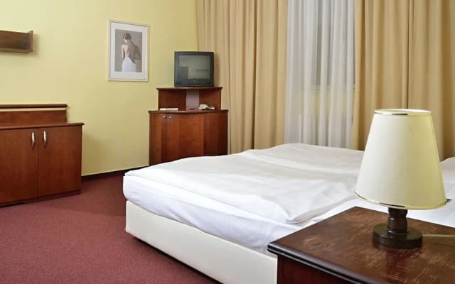 EA Hotel Jasmín - photo 3