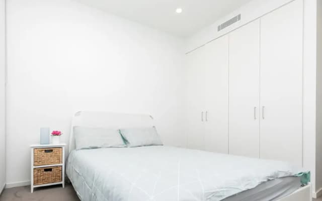 Spacious Bright Apartment - photo 2