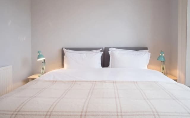 Elgin Crescent Apartment - photo 4