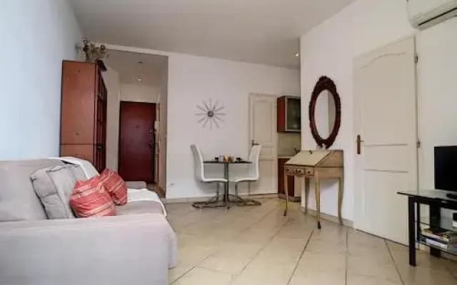 Nestor&Jeeves - SEA AND SUN - Central - By sea - Pedestrian zone - photo 2