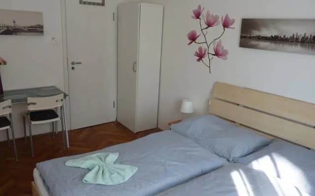 Plaza Rooms - photo 2
