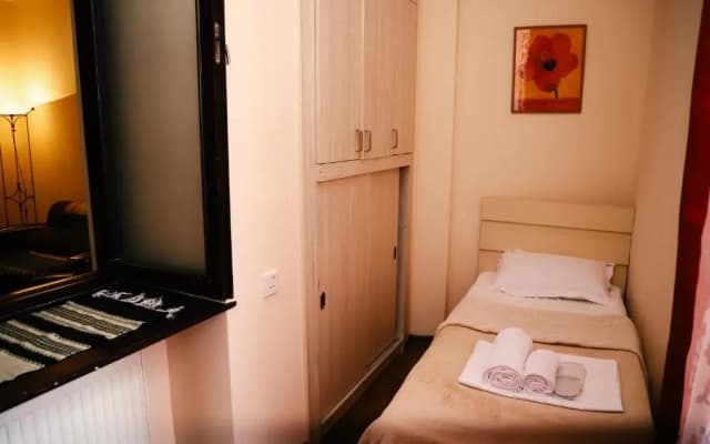 Apartment Number 12 - photo 2
