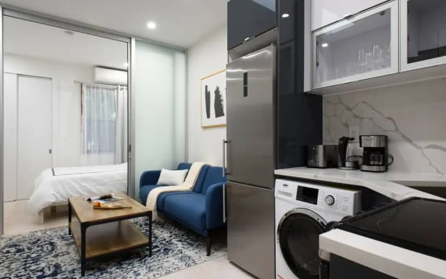 78-4b New Quality 1br W D in Unit Skylight - photo 2