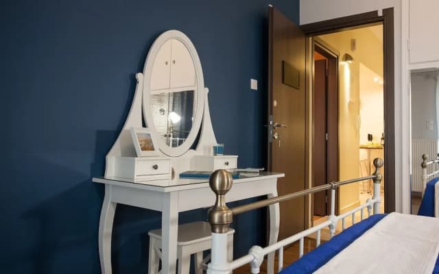 Gold and Blue Luxurious Apartment - photo 5