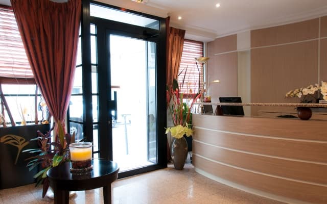 Hôtel Des Deux Avenues - photo 2