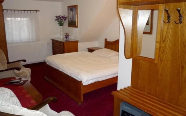 Golden Golem Hotel - photo 2