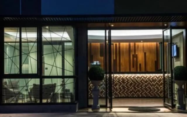 Seen Boutique Apartment - photo 2