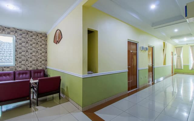 RuangNyaman at Kost Syailendra Near Tebet - photo 2