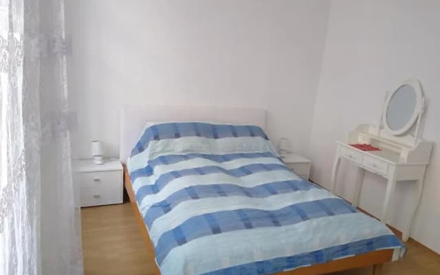 Spacious Central Apartment - photo 5