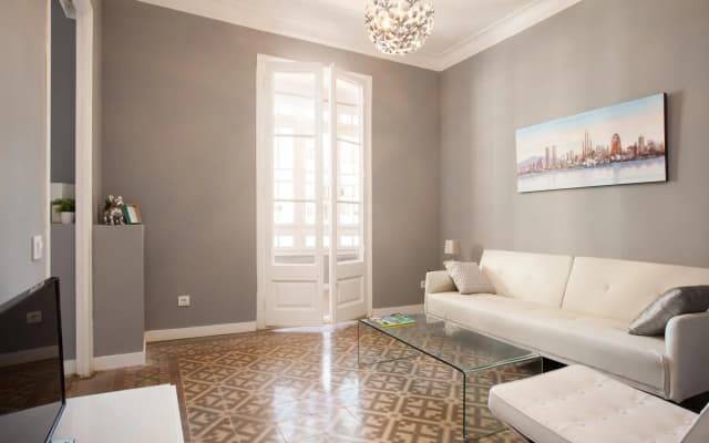 SOFIA 4 · Sofía's Gallery & Bath · Well Priced 6 Pax Spacious Home in Eixample - photo 4