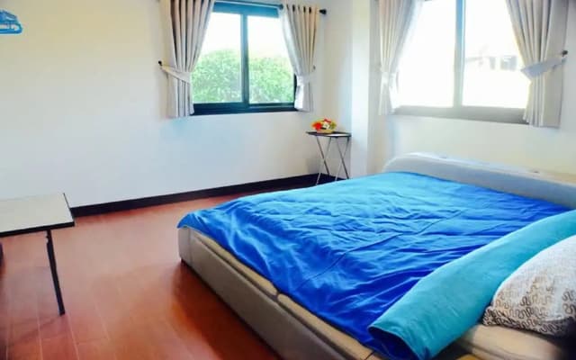 3 Bedroom House @Skytrain - photo 4