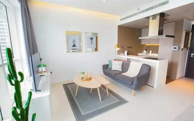 Newly Designed Apartment Walk to the Beach - photo 4
