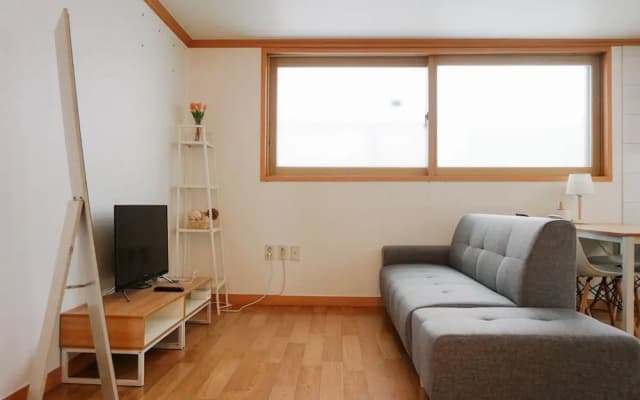 Hongdae One House Quad Room - photo 3