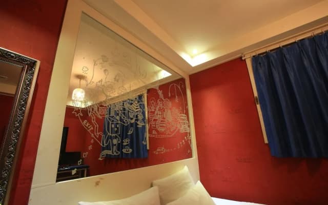2U Motel - photo 2