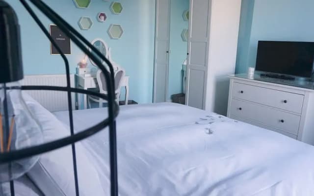 2 Bedroom Flat in Edinburgh With Free Parking - photo 5