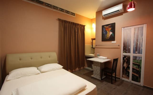 Shamrock Guest House II - photo 5