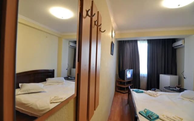 Sun Rise Hotel - photo 3