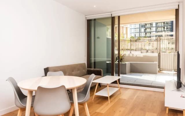 Modern Apartment in Darling Harbour - photo 3
