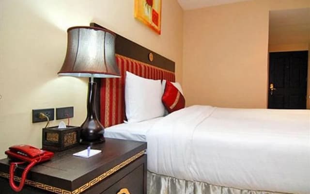Lucky Palace Hotel - photo 4