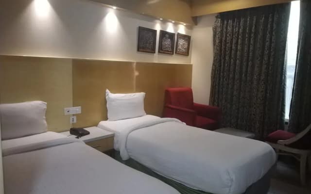 Hotel Krishna Plaza - photo 4