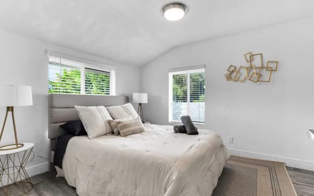 Design District Luxe 3BD Home - photo 4