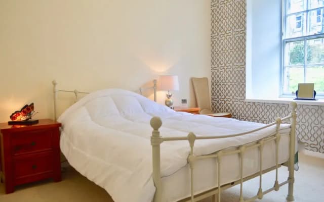 Central 3 Bedroom Flat - photo 4