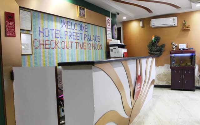 OYO 2705 Hotel Preet Palace - photo 2