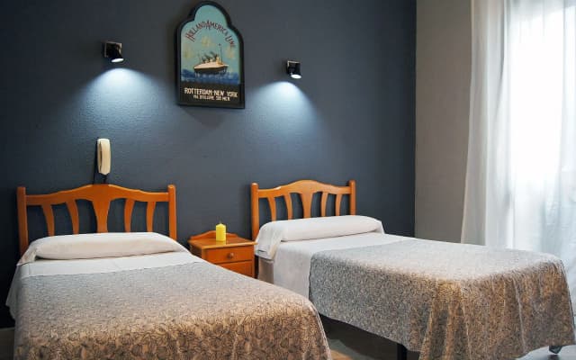 Hostal Fuencarral Kryse - photo 4