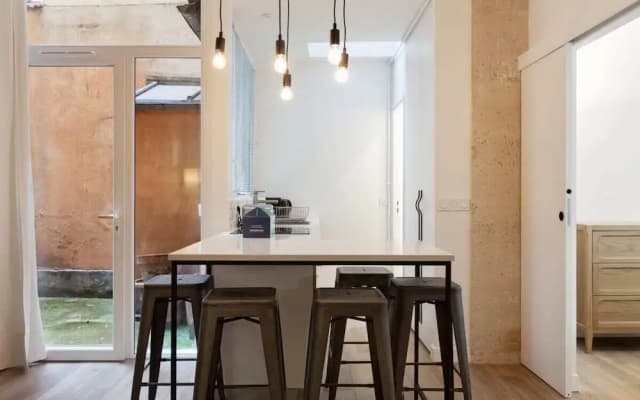 Chic & Contemporary Apartment With Two Bedroom - photo 5