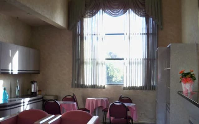 Travelodge By Wyndham Whittier - photo 2