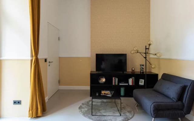 Feel the city life from the Gustav Klimt studio - photo 4