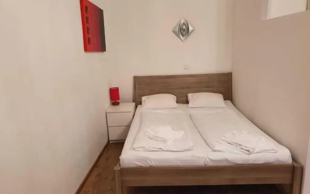 Vibrant Red Apartment I contactless Check-In - photo 4