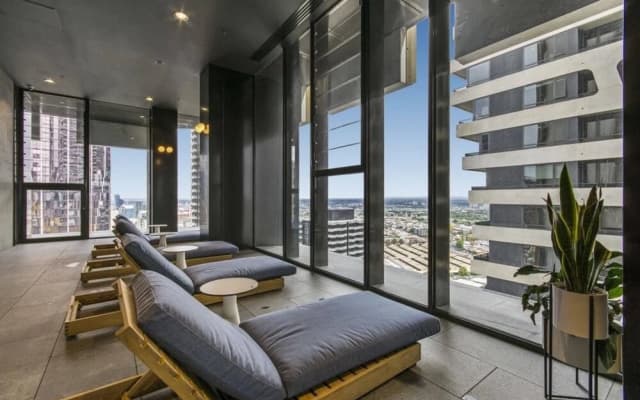 Deluxe Melbourne Empire Apartment - photo 4