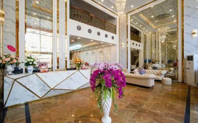 Happy Hotel - photo 2