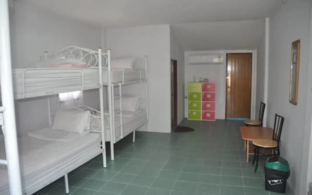 Majestic Hostel - photo 4