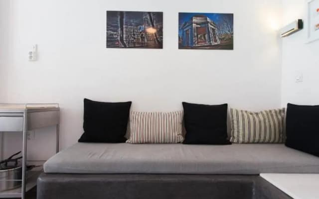 Acropolis apt with balcony - DM17 - photo 2