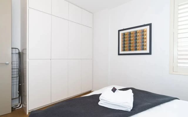 2 Bedroom Apartment with Bay View - photo 3