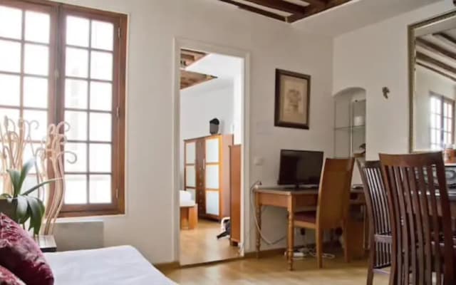Saint Sulpice Apartment - photo 4