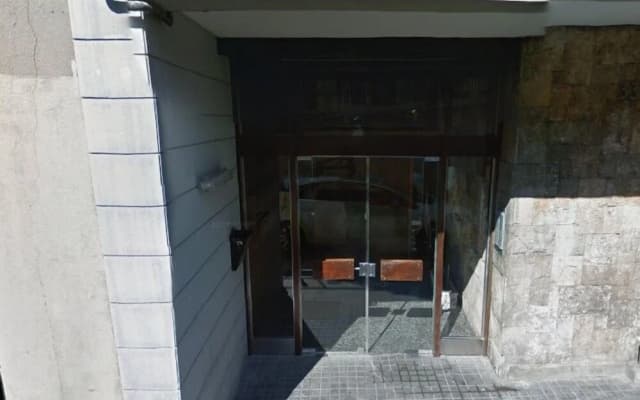 Three Bedroom Apartment in Sants - photo 2