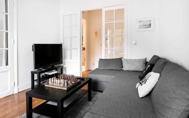 Bright Champerret Apartment Fits 4 in Paris 17th! - photo 5