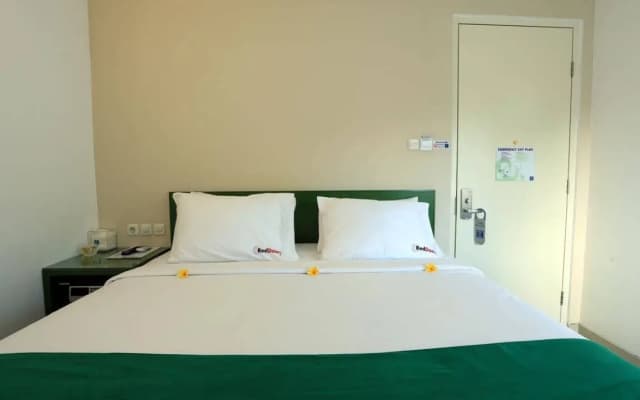 RedDoorz Near Pantai Jerman - photo 2