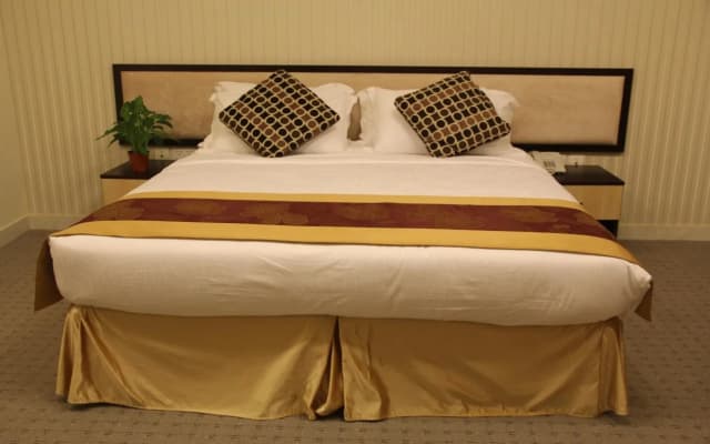 Peninsula Hotel - photo 5