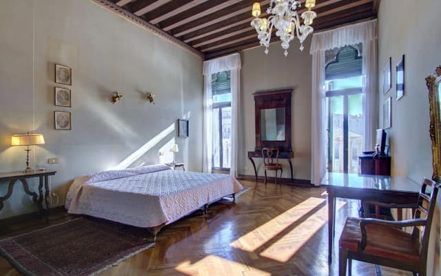 PANORAMIC 9 WINDOWS OVER GRANDCANAL, 3 bed, 2 bath - photo 3