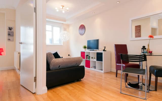 King's Cross Apartments - photo 2