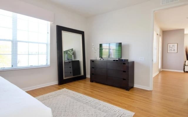 Lake View Vista Cay 3 Bed 2 Bath Condo 3 Bedroom Condo - photo 3