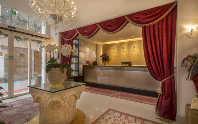 Hotel A LA Commedia - photo 2